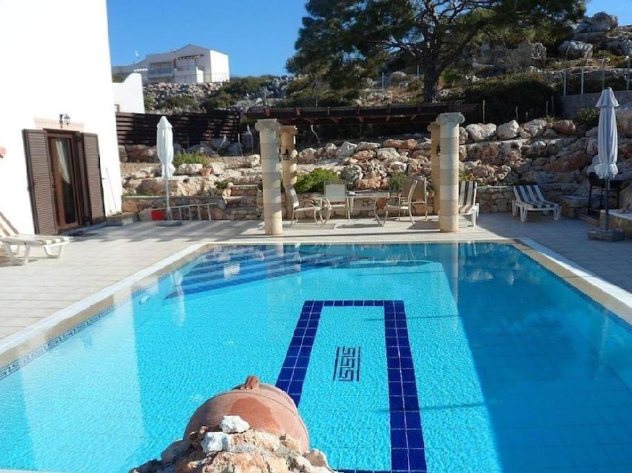 Villa Pefki 외부 사진