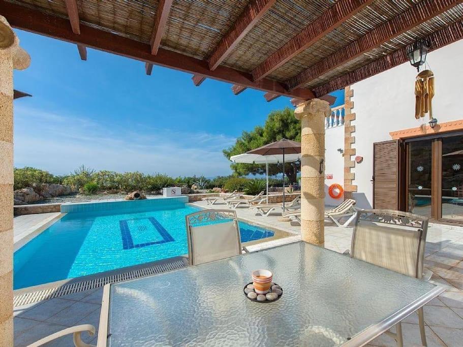 Villa Pefki 외부 사진