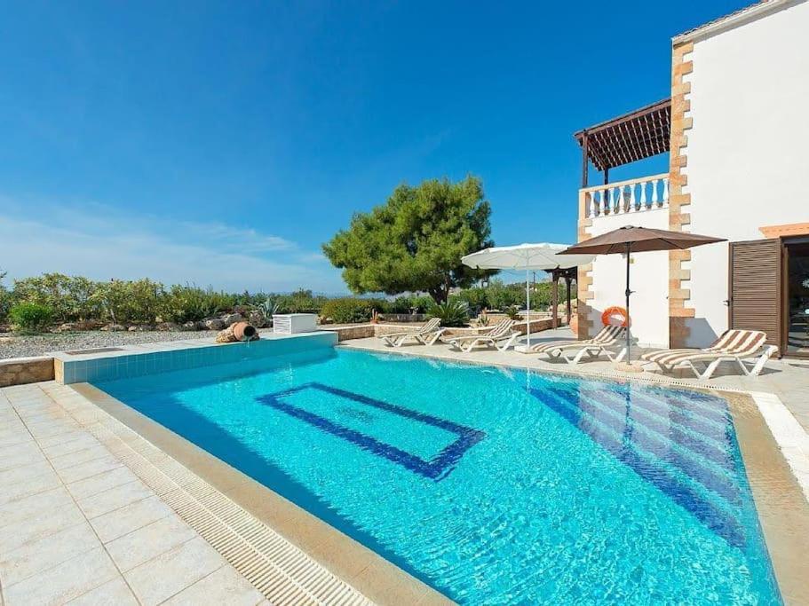 Villa Pefki 외부 사진